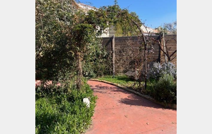 Maison   MEZE  120 m2 525 000 € 